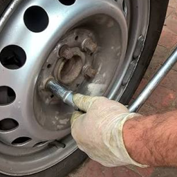 How to Change a Tyre Safely: A Step-by-Step Guide?
