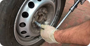 How to Change a Tyre Safely: A Step-by-Step Guide?